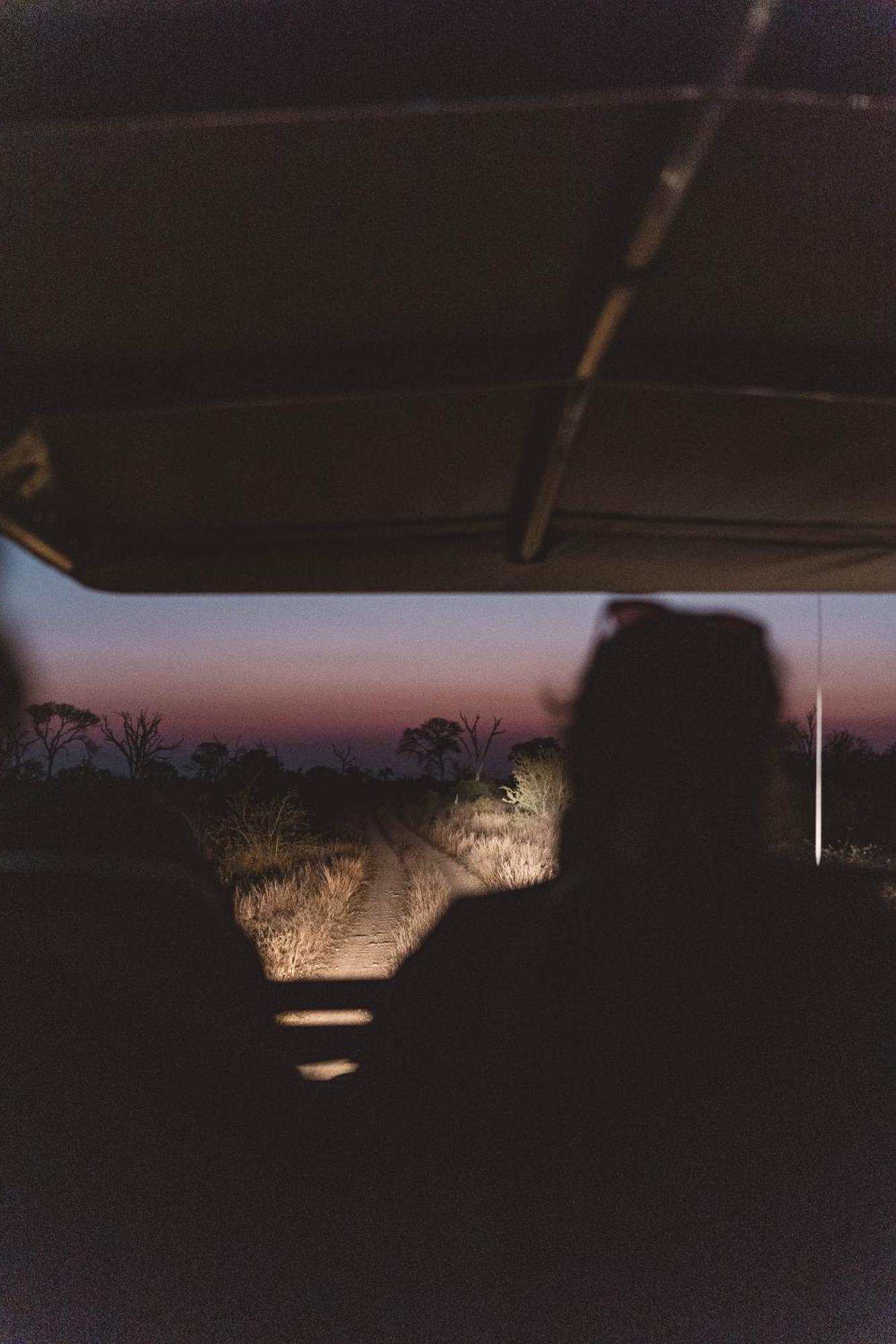 Ndzhaka Tented Camp заповідник Маньєлеті Екстер'єр фото