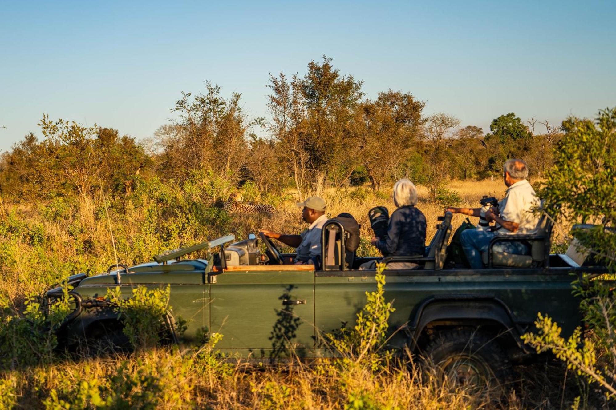 Ndzhaka Tented Camp заповідник Маньєлеті Екстер'єр фото