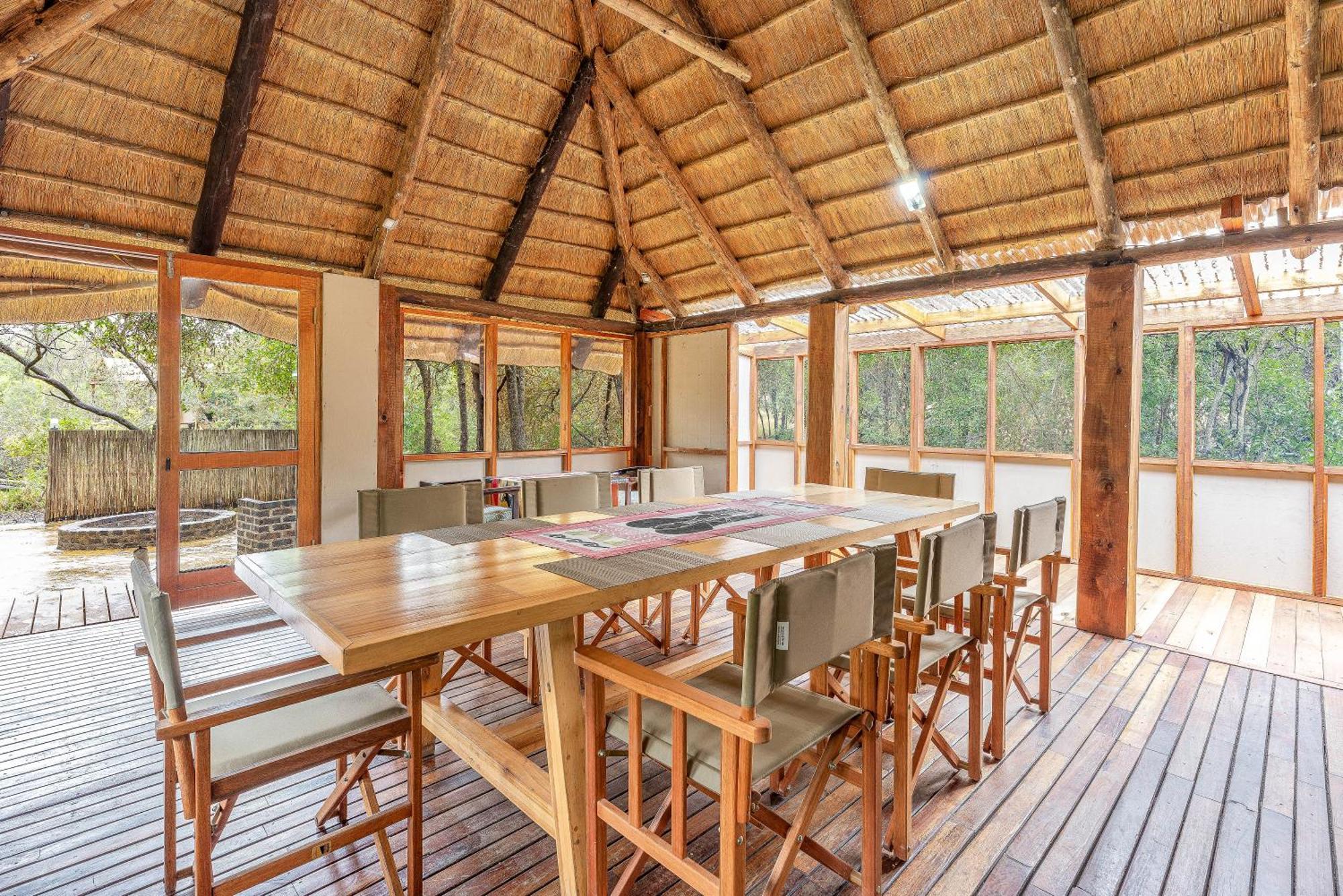 Ndzhaka Tented Camp заповідник Маньєлеті Екстер'єр фото