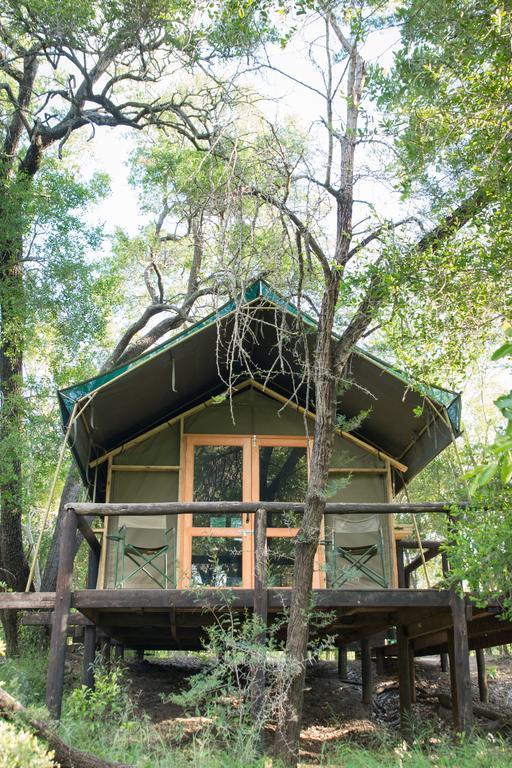 Ndzhaka Tented Camp заповідник Маньєлеті Екстер'єр фото
