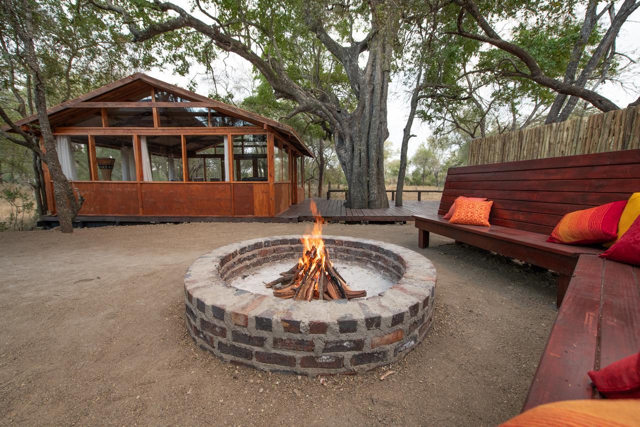 Ndzhaka Tented Camp заповідник Маньєлеті Екстер'єр фото