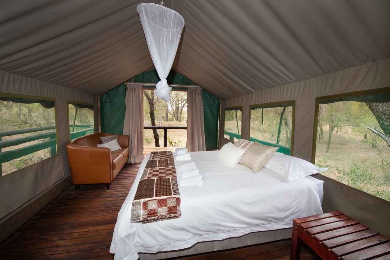 Ndzhaka Tented Camp заповідник Маньєлеті Екстер'єр фото